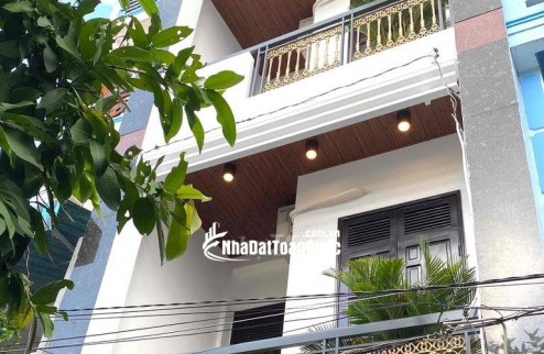 Bán nhà 2 tầng tại Quận 4 - 2PN, 1WC, pháp lý đầy đủ, giá chỉ 1,7 tỷ