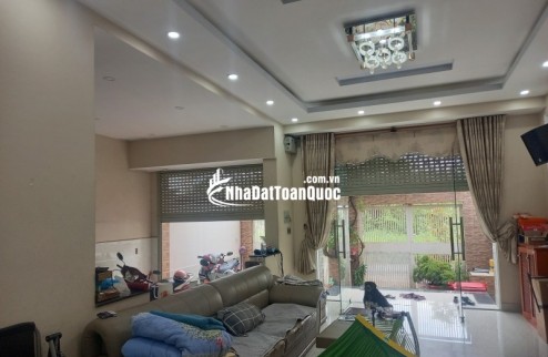 Bán nhà mặt phố Q.9, 140m², 3 tầng, 4PN, 9.35  tỷ, sổ hồng