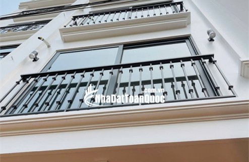 Bán Nhà 7 Tầng Thang Máy – Ngõ 68 Cầu Giấy – 42m² – MT 4m – Trung Tâm – Chỉ 12.2 Tỷ!