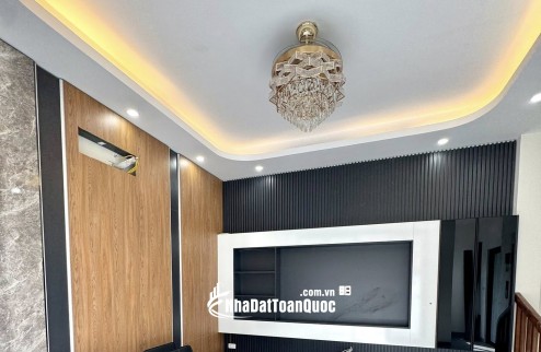 BÁN NHÀ NGUYỄN VĂN CỪ, LONG BIÊN, THANG MÁY, FULL NỘI THẤT, 20M RA Ô TÔ TRÁNH, 6 TẦNG.