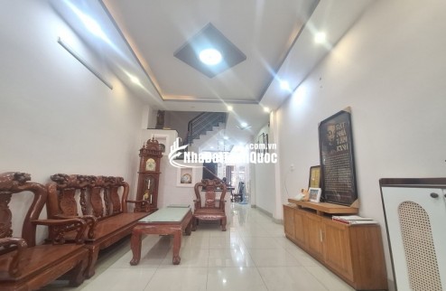 Bán nhà 4 tầng, 60m², 4PN, 3WC, Q.9, 6.4 tỷ, sổ hồng