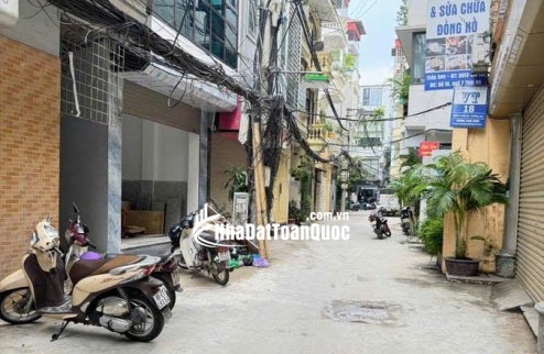 BIỆT THỰ SIÊU VIP - LÔ GÓC 3 MẶT THOÁNG - GARA Ô TÔ ĐỖ CỬA - 40M RA PHỐ - SỔ ĐẸP