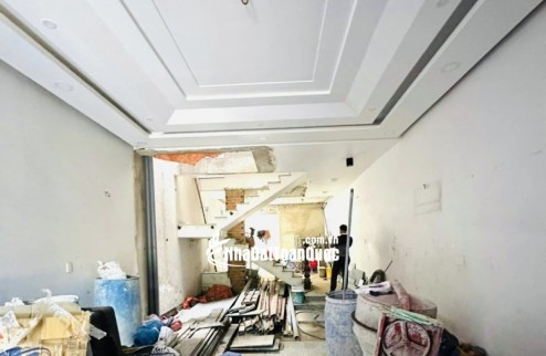 Bán nhà mặt phố Bình Chiểu, Thủ Đức, 105m², 6.7 tỷ, 3 tầng, 4PN, 5WC