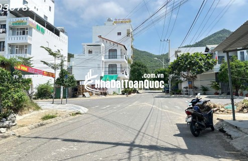 Cần bán 2 lô đất liền kề tặng 2 căn nhà tại Vĩnh Hòa
