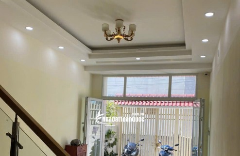 Bán nhà 65m2, 4 tầng, 3PN, 4WC, Linh Trung, Thủ Đức - 5.99 tỷ