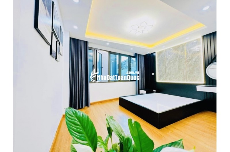 BÁN GẤP NHÀ ĐẸP - LÔ GÓC HOÀNG QUỐC VIỆT  40M X 5T Ô TÔ-  KD- 9.8 TỶ