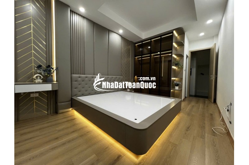 BÁN NHÀ THANG MÁY 6 tầng 32m cực đẹp Kim Ngưu, HBT