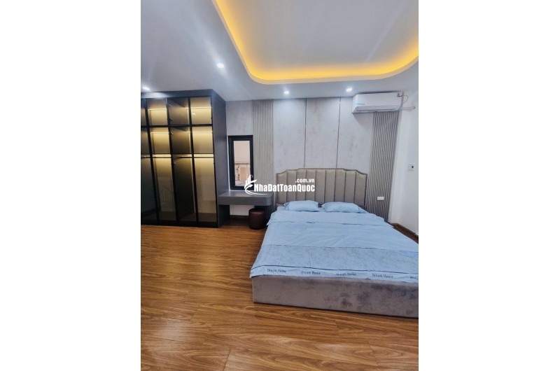 Siêu phẩm phố Vũ Tông Phan, ngõ thông kinh doanh , ô tô vào nhà, 5 tầng 42m2, 10.9 tỷ.