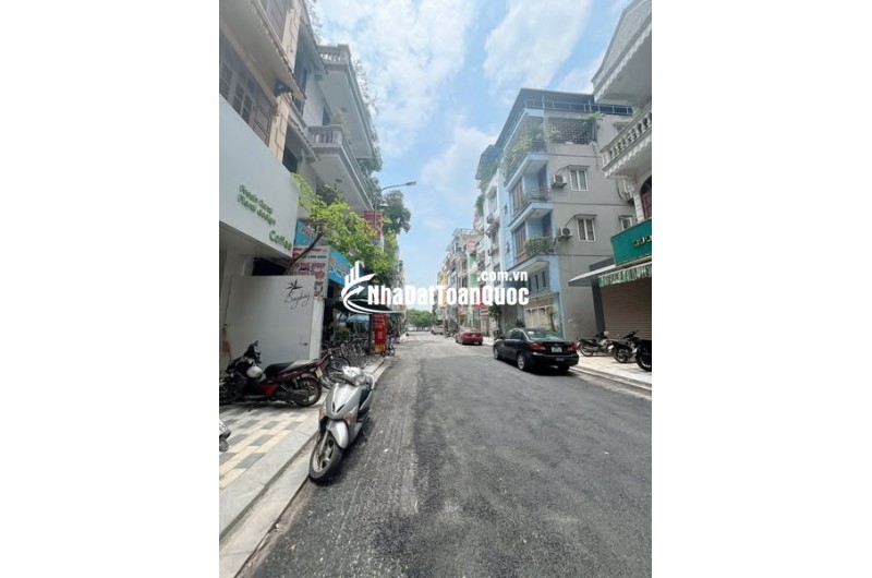 Địa chỉ: 282.15 Lạc Long Quân, quận Tây Hồ, Hà Nội