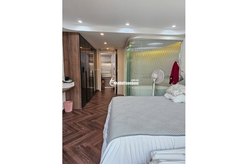 Địa chỉ: 282.15 Lạc Long Quân, quận Tây Hồ, Hà Nội