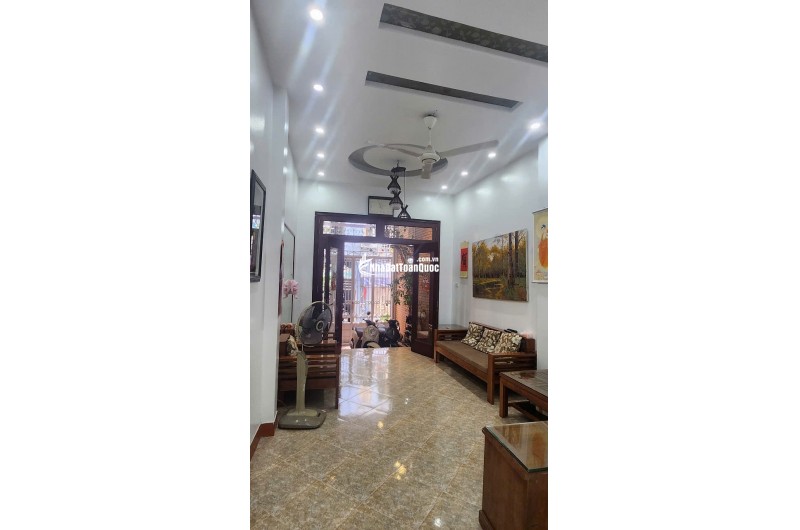 Nhà đẹp phố Phúc Tân-Hoàn Kiếm-Hà Nội, 4 tầng, ô tô đỗ cửa, sân cổng, ba bước tới hồ Hoàn Kiếm