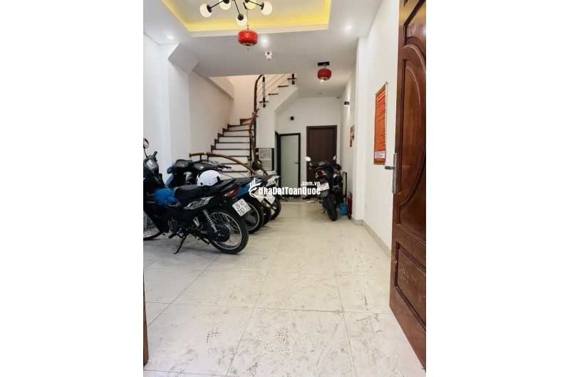 Bán nhà Hoàng Văn Thái, phân lô, ô tô vào nhà, kinh doanh, 52m2, 5 tầng, 13,88 tỷ.