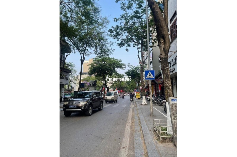 Bán Đất Phố Đội Cấn- BA ĐÌNH. 85m2 =12 Tỷ. 141TR/1M2. SỔ Vuông