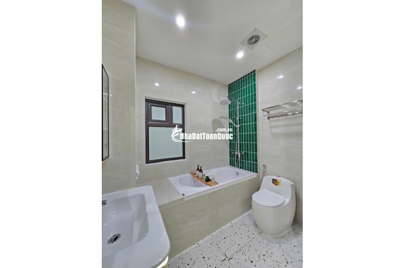 NGUYỄN TRÃI - THANH XUÂN - NHÀ LÔ GÓC – 42m2 - 5 TẦNG MẶT TIỀN KHỦNG 5.8M – Ô TÔ VÀO NHÀ