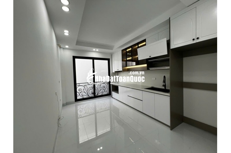 BÁN NHÀ THANG MÁY 6 tầng 32m cực đẹp Kim Ngưu, HBT