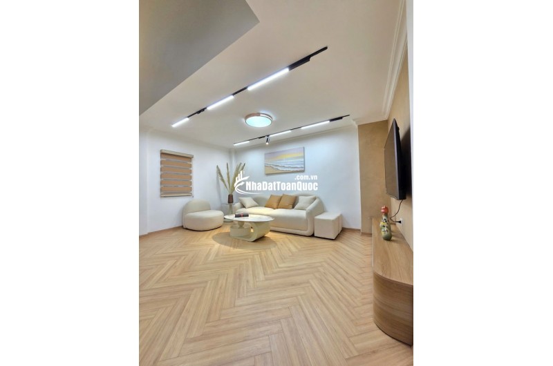 NGUYỄN TRÃI - THANH XUÂN - NHÀ LÔ GÓC – 42m2 - 5 TẦNG MẶT TIỀN KHỦNG 5.8M – Ô TÔ VÀO NHÀ