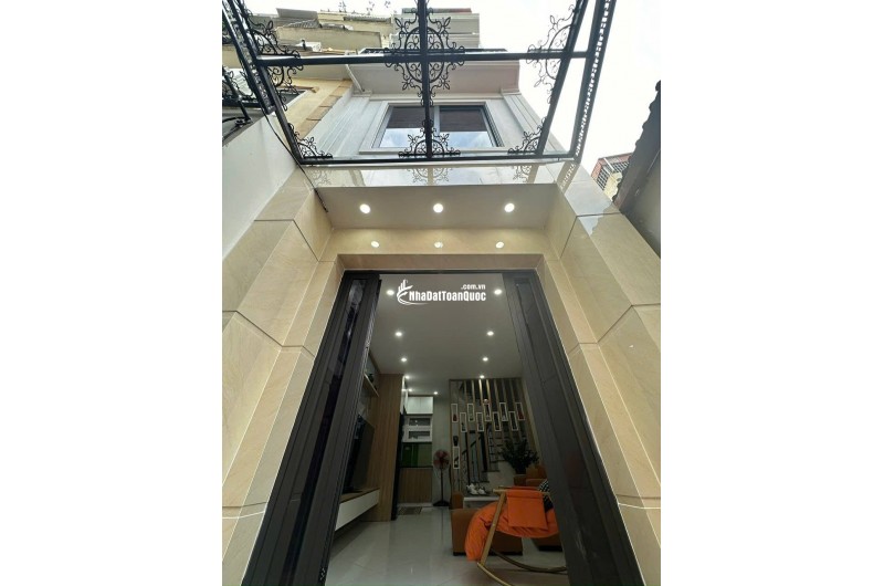 Bán nhà Định Công, 34m2, MT 3.7m, ngõ ô tô tránh đỗ ngày đêm, giá 6,1 tỷ