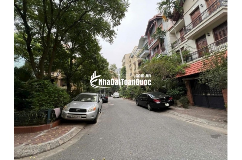 SIÊU HIẾM PHÂN LÔ – LÔ GÓC – Ô TÔ TRÁNH – VIEW SÂN BÓNG –TRẦN QUỐC HOÀN