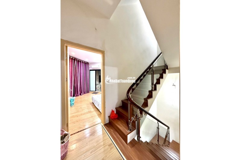 SIÊU HIẾM PHÂN LÔ – LÔ GÓC – Ô TÔ TRÁNH – VIEW SÂN BÓNG –TRẦN QUỐC HOÀN