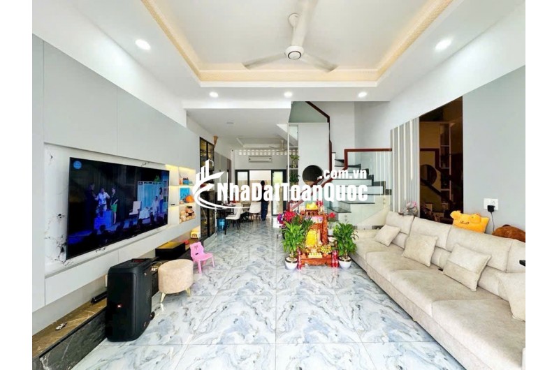 NHÀ ĐẸP 4 TẦNG - TT NHÀ BÈ - ĐƯỜNG XE TẢI TRÁNH - 50M2 - CHỈ NHỈNH 6 TỶ
