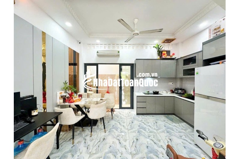 NHÀ ĐẸP 4 TẦNG - TT NHÀ BÈ - ĐƯỜNG XE TẢI TRÁNH - 50M2 - CHỈ NHỈNH 6 TỶ