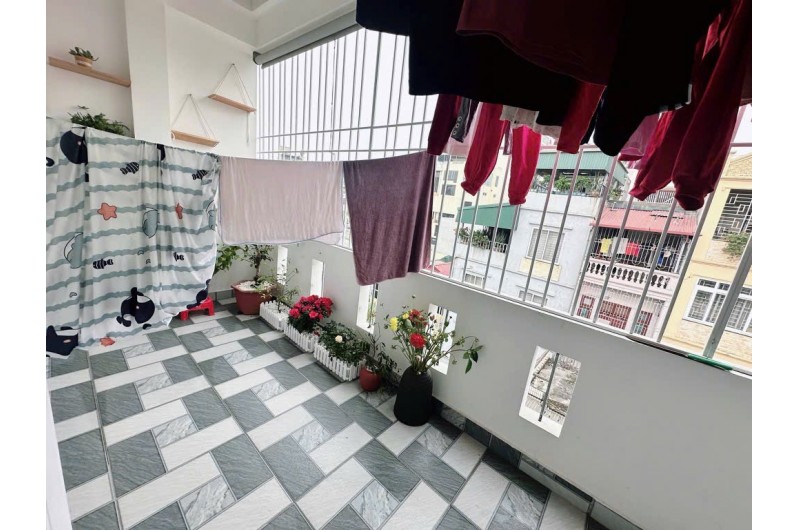 Nhà Lạc Long Quân! Diện tích 32m, 5 tầng, mặt tiền 5m!