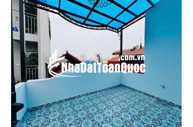 BÁN NHÀ NGUYỄN ĐÌNH HOÀN - ĐẲNG CẤP DÂN XÂY - MỘT NHÀ RA PHỐ - PHÂN LÔ GARA Ô TÔ - THÁNG MÁY - KINH DOANH