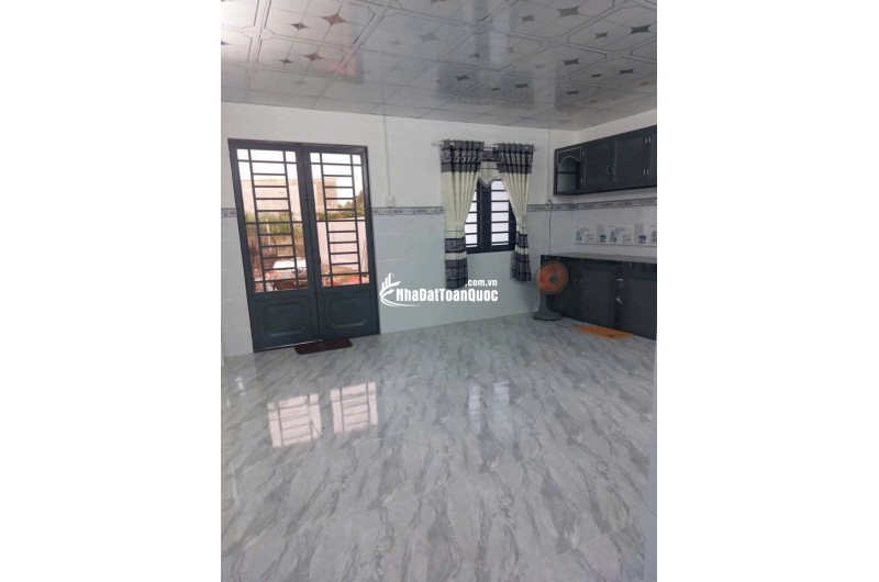 Bán nhà cấp 4 đẹp 252m2, 3PN, 1WC, mặt tiền rộng tại Tân Thông Hội