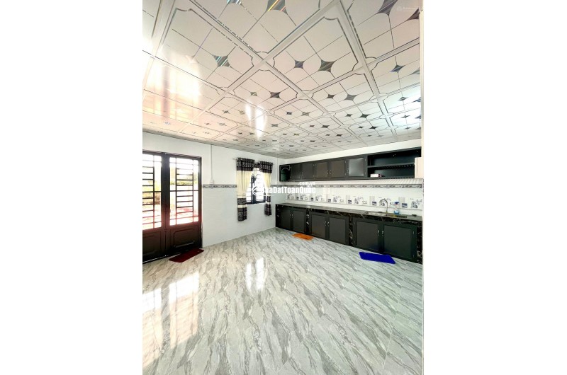 Bán nhà cấp 4 đẹp 252m2, 3PN, 1WC, mặt tiền rộng tại Tân Thông Hội