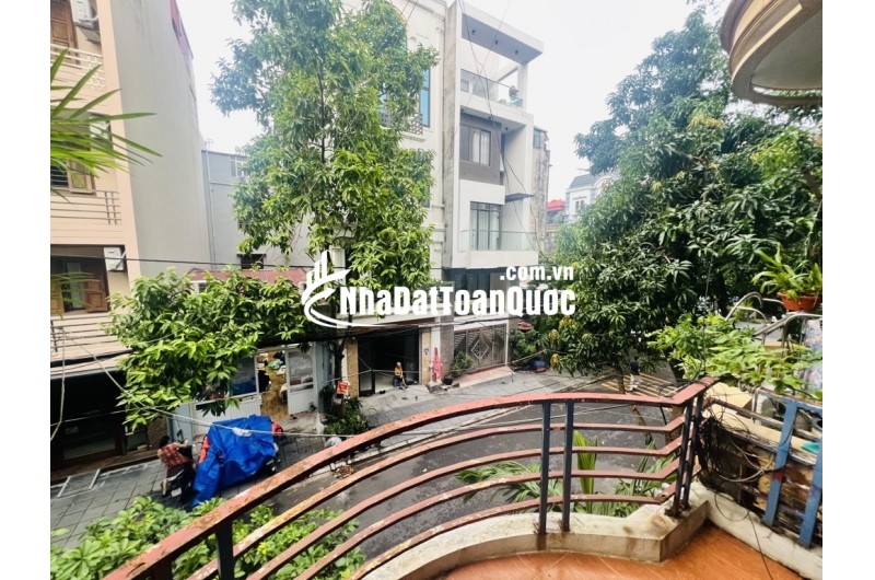 PHÂN LÔ - VỈA HÈ, Ô TÔ TRÁNH ĐỖ - NHÀ 2 THOÁNG CÓ GIẾNG TRỜI, CÓ THỂ LẮP THANG MÁY - KD, LÀM VP,...HÀNG XÓM SÂN GOLF