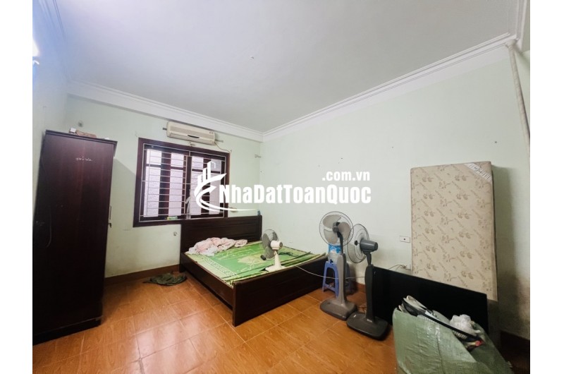 PHÂN LÔ - VỈA HÈ, Ô TÔ TRÁNH ĐỖ - NHÀ 2 THOÁNG CÓ GIẾNG TRỜI, CÓ THỂ LẮP THANG MÁY - KD, LÀM VP,...HÀNG XÓM SÂN GOLF