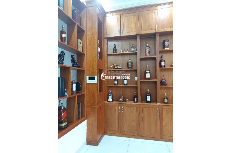 Nhà phố Hoàng Quốc Việt - 5 tầng BTCT có cả thang máy - full nội thất gỗ - chỉ với 9 tỷ
