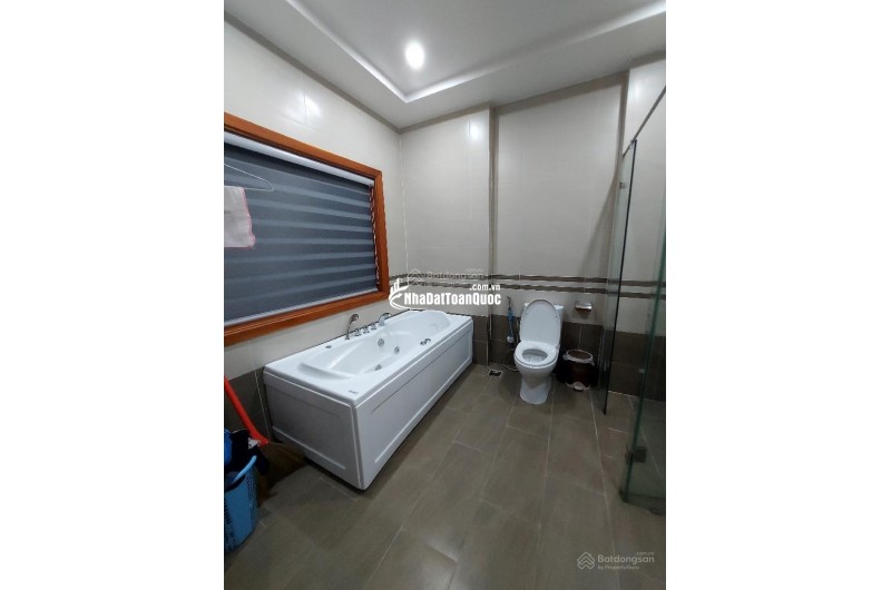 Nhà phố Hoàng Quốc Việt - 5 tầng BTCT có cả thang máy - full nội thất gỗ - chỉ với 9 tỷ