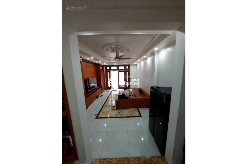 Nhà phố Hoàng Quốc Việt - 5 tầng BTCT có cả thang máy - full nội thất gỗ - chỉ với 9 tỷ