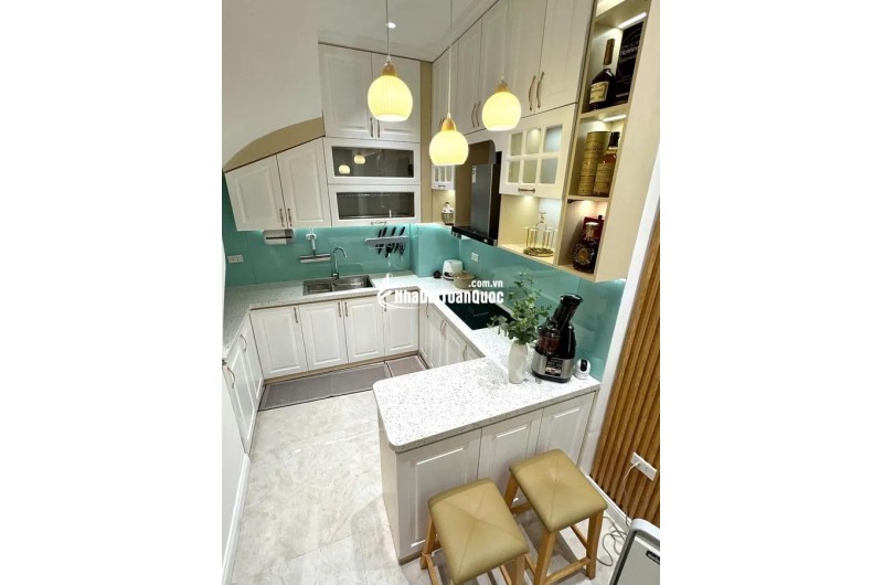 TRUNG TÂM QUẬN THANH XUÂN - HÀNG XÓM ROYAL CITY - GẦN PHỐ - 10M RA OTO - NGÕ ĐẸP - NHÀ ĐẸP LONG LANH