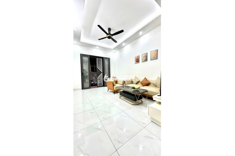 bánn nhà  Khuyến Lương 40m2. 5 tầng. mặt tiền3.5m giá dẹp  7.3 tỷ Hoàng Mai Hà Nội
