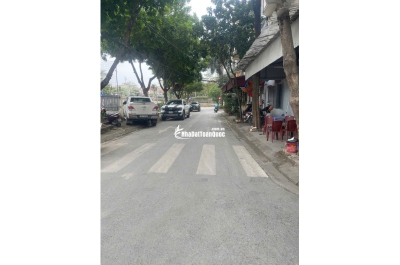 NHA DAN XAY- O TO DE NGAY DEM - GIAO THONG THUAN TIEN