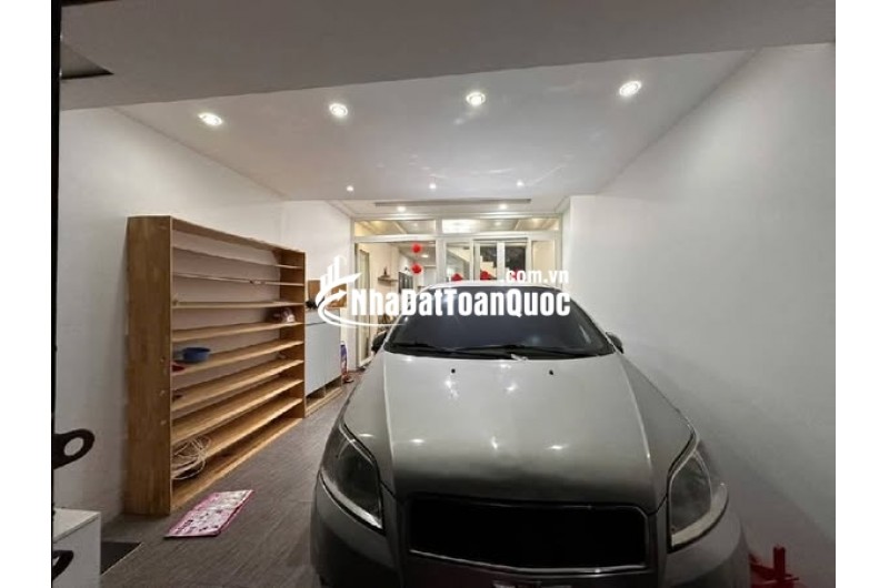 QUẬN 7 - HẺM Lê Thị chợ - Ô TÔ 7 CHỖ NGỦ TRONG NHÀ - 2 TẦNG BTCT Nhỉnh 7 đồng 
- Diện tích : Ngang 4m Dài 15m. Vuông vức - Hiện trạng : Nhà 2 tầng