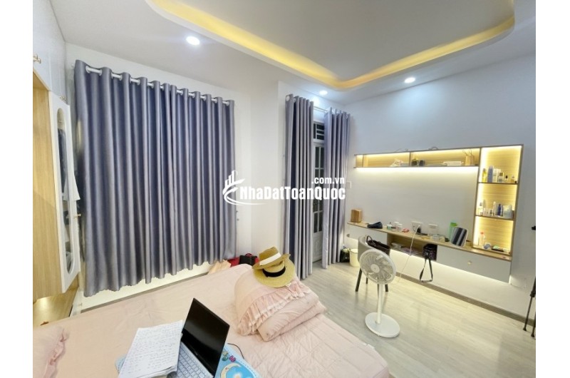 Bán nhà đẹp 4 tầng Nguyễn Văn Quỳ, Quận 7, 36m2 (4.5x8) chỉ 4.99 tỷ