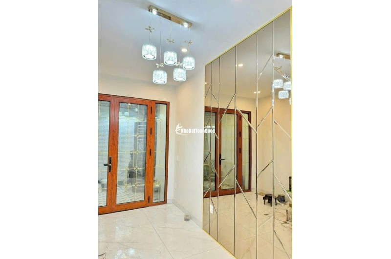 Bán nhà Lê Lợi,HĐ HN,kinh doanh , ô tô, thang máy,wiu đẹp , dt39m2,giá 9 ty