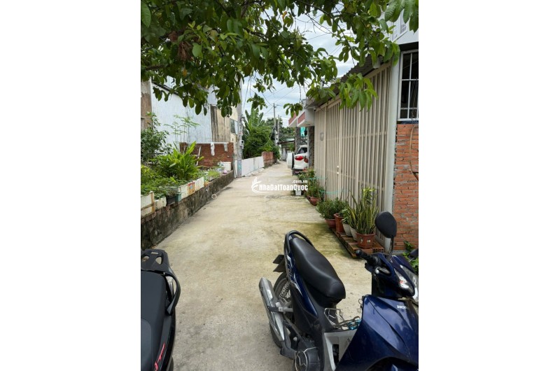BÁN NHÀ CẤP 4 NGAY TRUNG TÂM TRƯỜNG THỌ, THỦ ĐỨC. DT 70,1M2 SHR 4.9 TỶ. LH:0329456579.