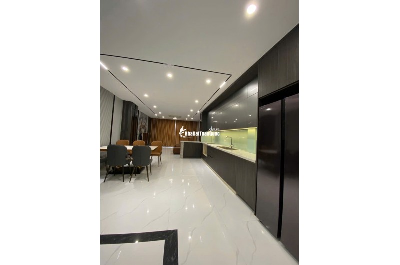 BÁN GẤP NHÀ PHÂN LÔ QUÂN ĐỘI - NGỌC THỤY, LONG BIÊN
Diện tích 52m², mặt tiền 6m, xây 6 tầng, thang máy, ngõ ô tô tránh – Ô tô vào tận nhà. Giá: