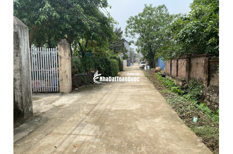 Cần bán 80m2 đất ONT tại Trung Hòa, Trường Yên, CM, HN. Giá loanh quanh 2 tỉ