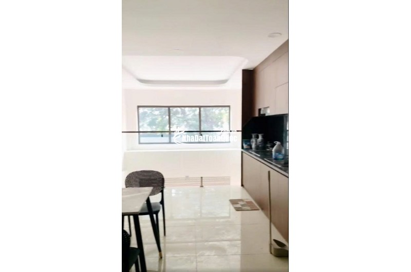 Cho thuê nhà 6 tầng x thang máy 50m cực đẹp tại ngõ 572 Ngọc Thụy