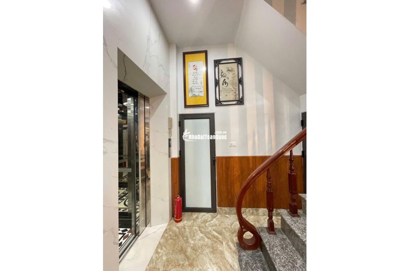 BÁN NHÀ HOÀNG ĐẠO THÀNH- Ô TÔ TẢI ĐỖ CỬA - THANG MÁY - NHÀ ĐẸP FULL NỘI THẤT 35m giá chỉnh 10 tỷ