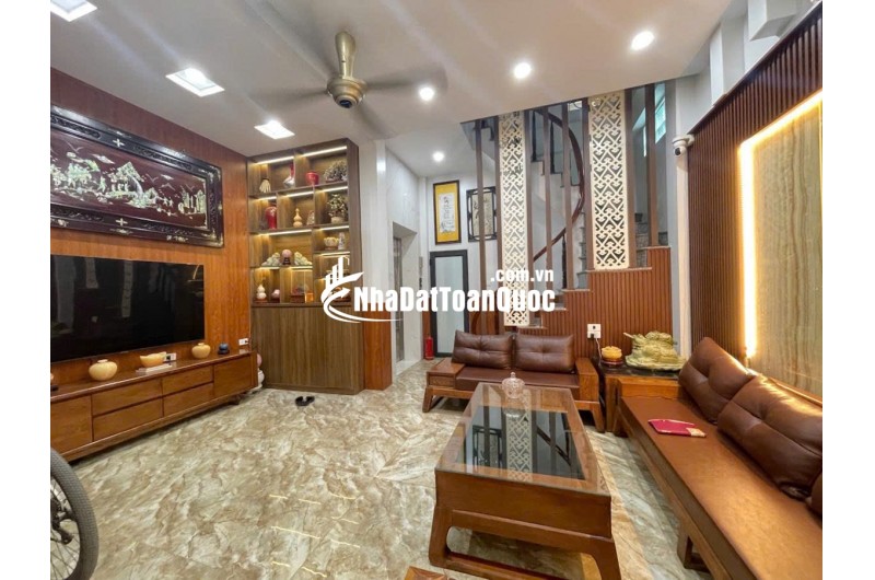 BÁN NHÀ HOÀNG ĐẠO THÀNH- Ô TÔ TẢI ĐỖ CỬA - THANG MÁY - NHÀ ĐẸP FULL NỘI THẤT 35m giá chỉnh 10 tỷ