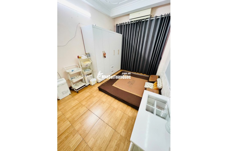 Bán nhà trung tâm Bồ Đề 5 tầng 5.3 tỷ