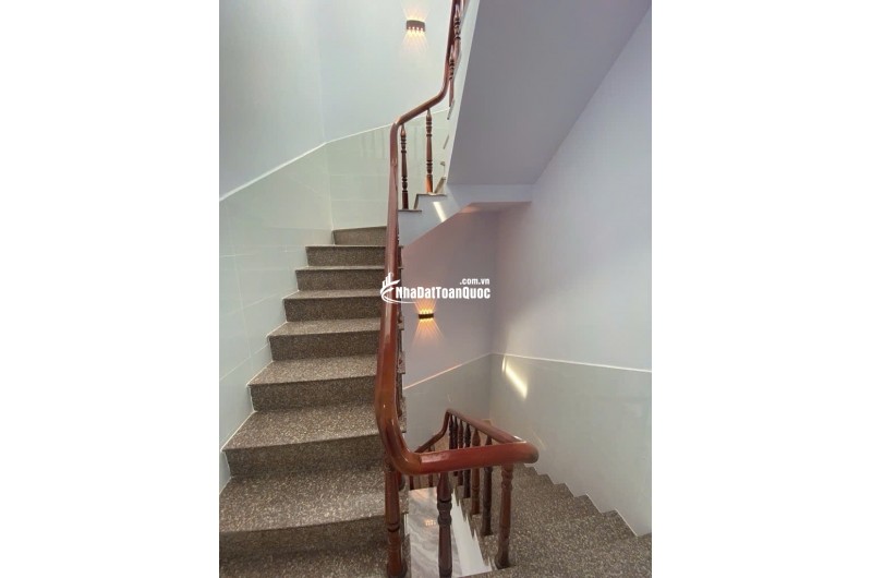 NHÀ SIÊU RẺ - XE HƠI NGỦ TRONG NHÀ - TỈNH LỘ 10 - 3 TẦNG -  112M2 ( 4.5×25M) - NHỈNH 50TR/M2