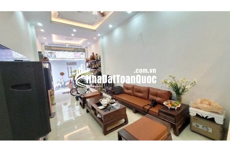 Bán nhà Cổ Linh - 45m2- Thang máy - Ô tô - Nhà đẹp ở ngay - chỉ nhình 7 tỷ