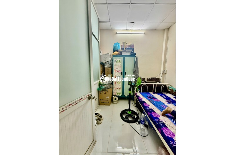 bán gấp nhà mt kinh doanh đường TCH18 gần DH GTVT 40M2 gía 3.8 tỷ tl
